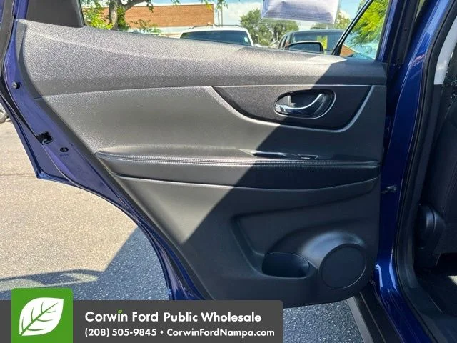 Used 2017 Caspian Blue Nissan  image 27
