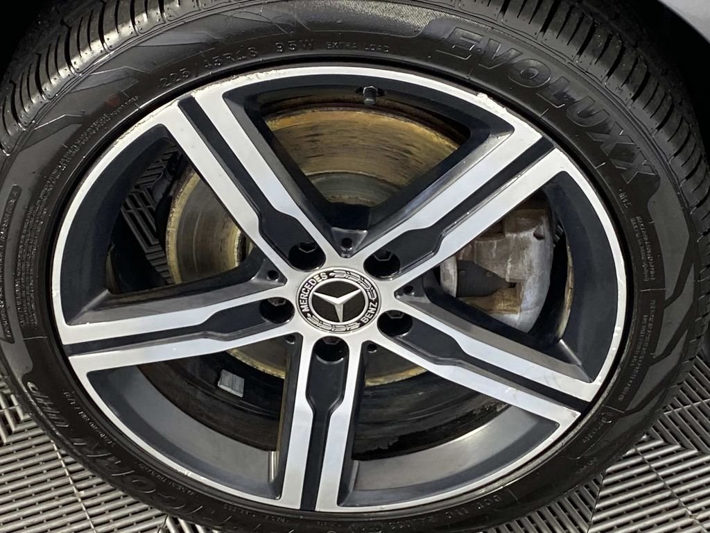 Used 2020 Gray Mercedes-Benz CLA 250 image 29