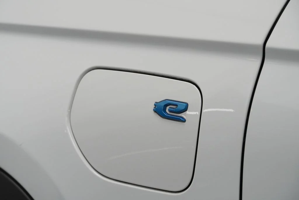 Used 2022 White Jeep 4xe image 16