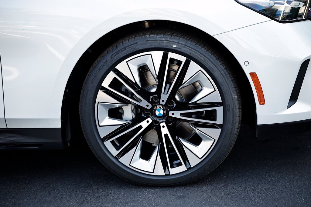 Certified Used 2026 Mineral White Metallic BMW 530i image 4