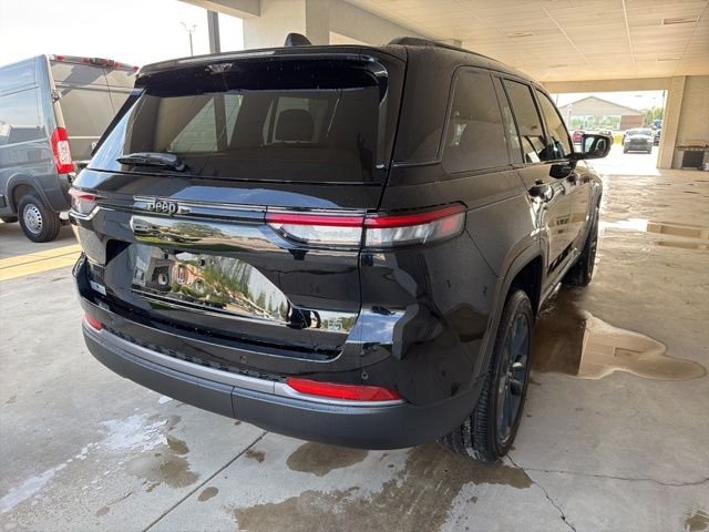New 2026 Diamond Black Crystal Pearl-Coat Exterior Paint Jeep 85th Anniversary Edition image 9