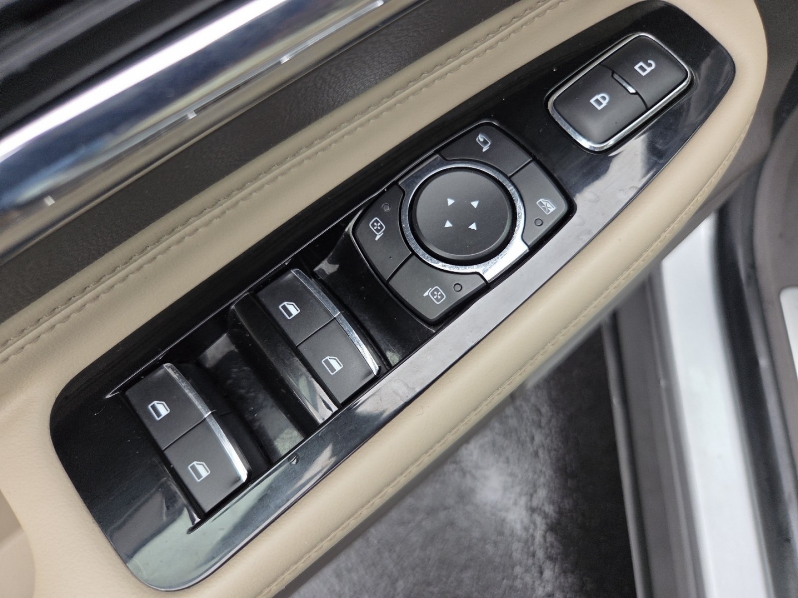 Used 2022 Radiance Metallic Lincoln Reserve image 29