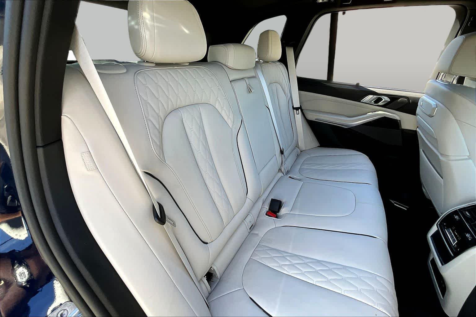 Used 2026 Tanzanite Blue II Metallic BMW sDrive40i image 19
