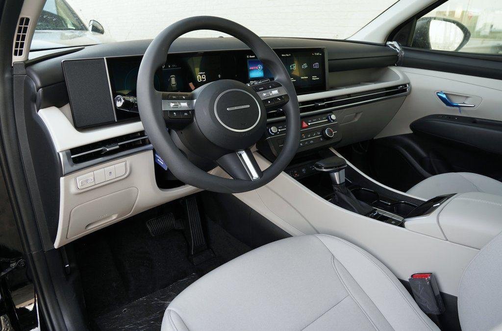 New 2026 Phantom Black Hyundai SE image 11