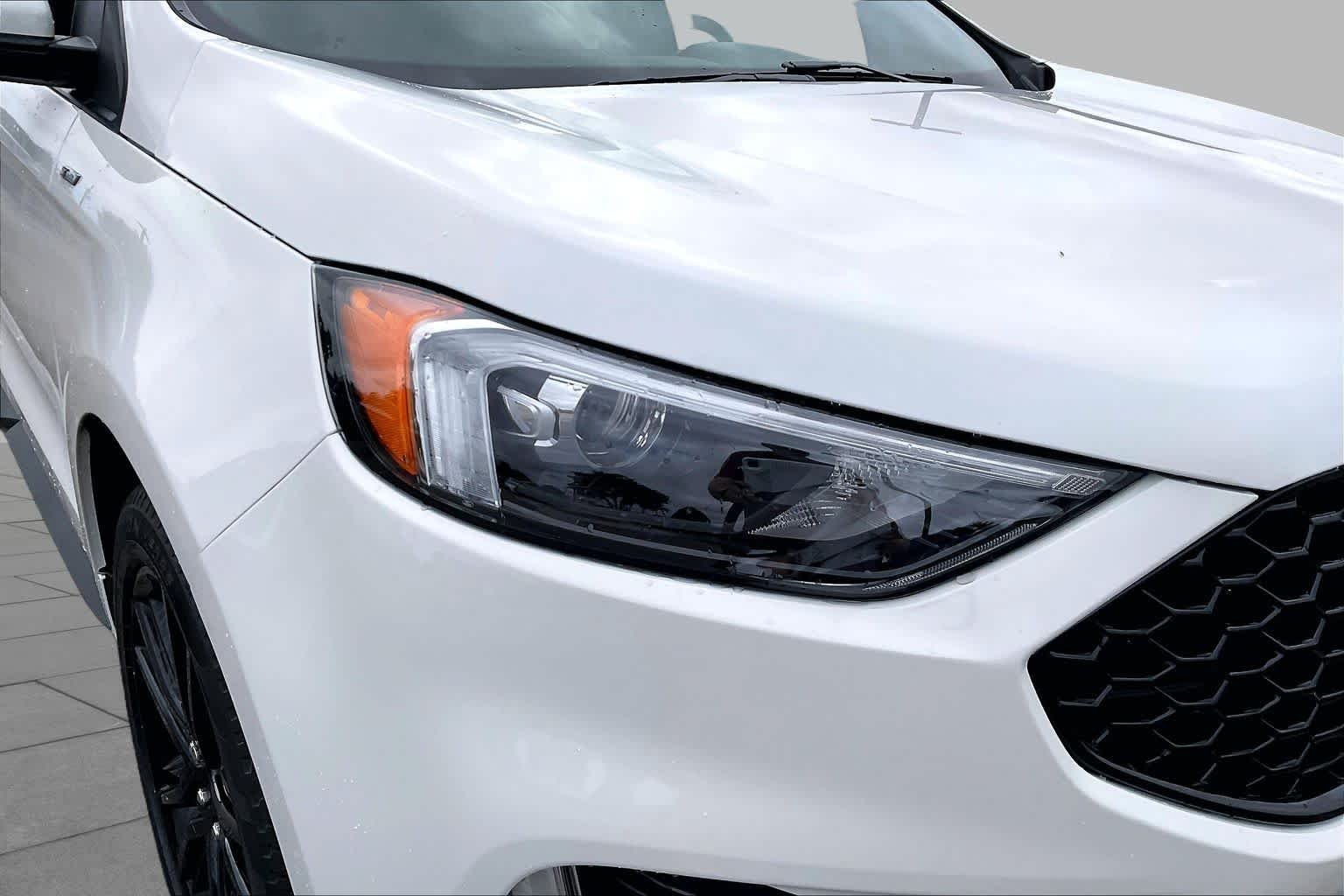 Certified Used 2024 Star White Metallic Tri-Coat Ford ST-Line image 26