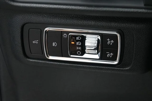 Certified Used 2021 Silver Radiance Lincoln Reserve image 11
