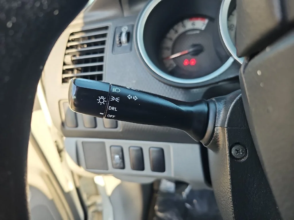 Used 2015 White Toyota Base image 24