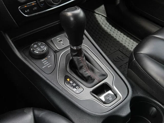 Used 2022 Bright White Clearcoat Jeep Trailhawk image 19