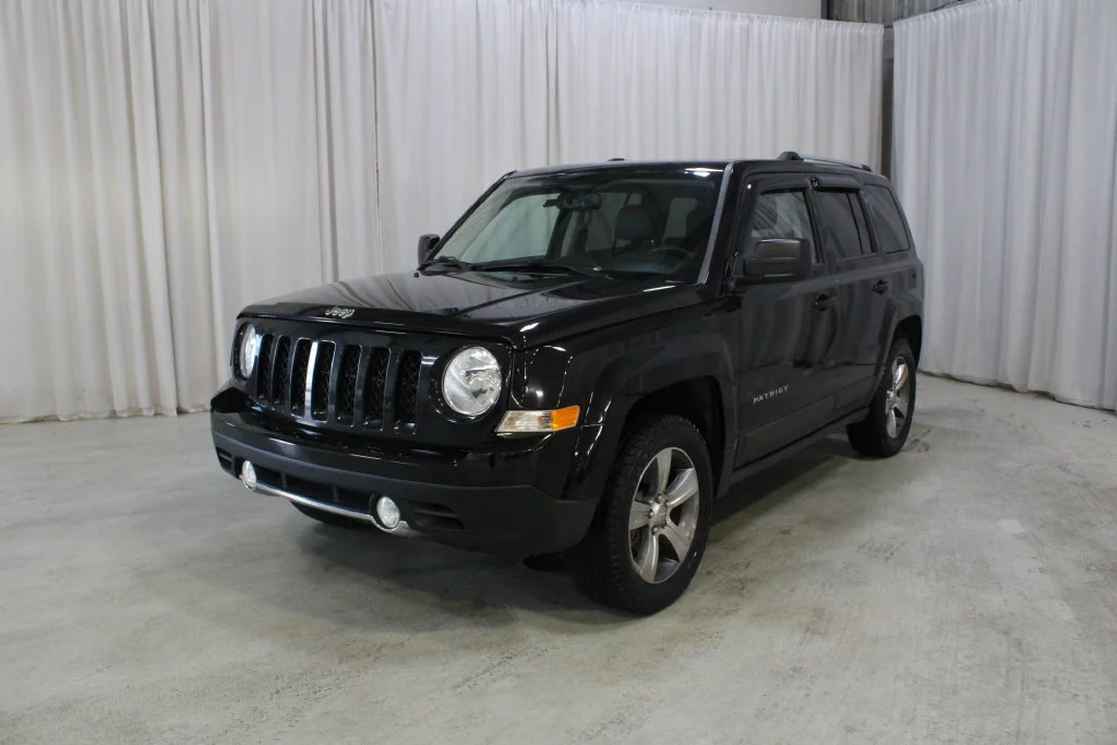 Used 2016 Black Jeep High Altitude image 34