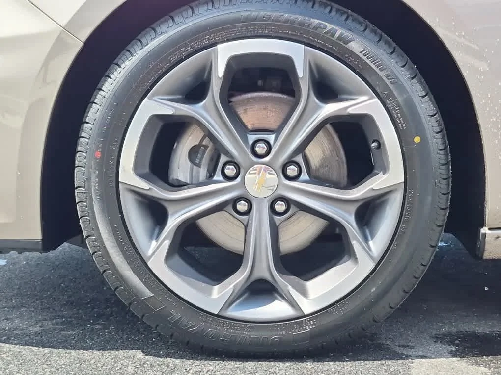 Used 2024 Mineral Gray Metallic Chevrolet LT image 6