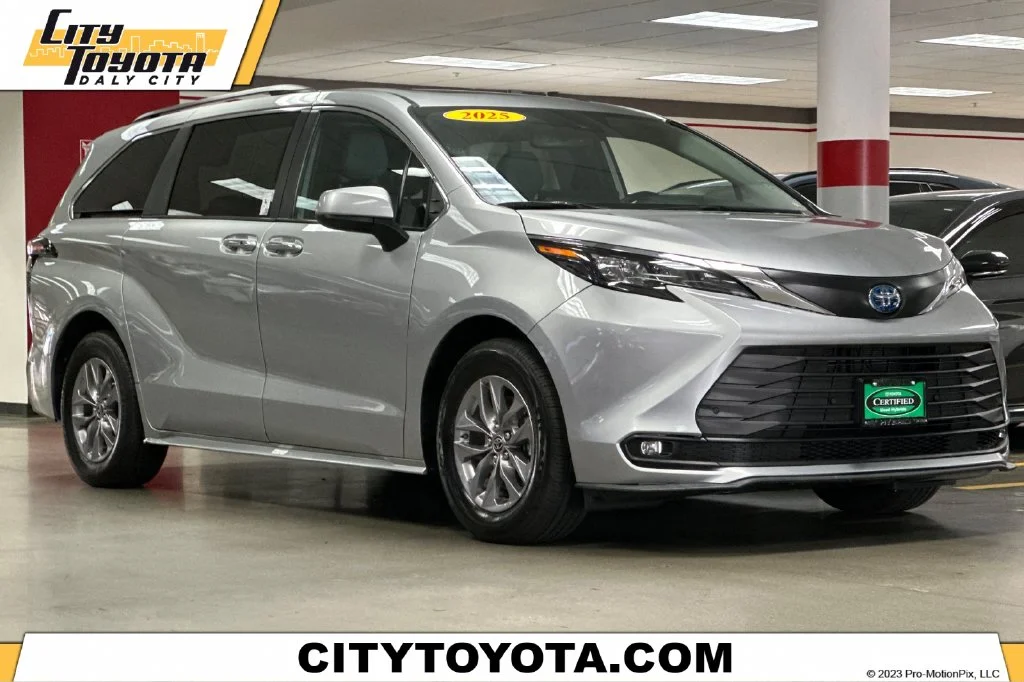 2025 Toyota Sienna XLE