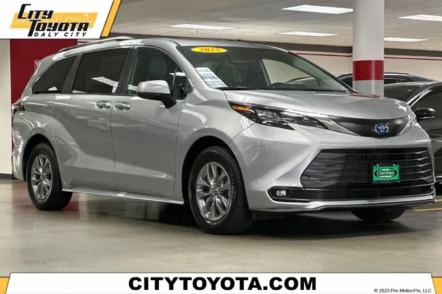 2025 Toyota Sienna XLE