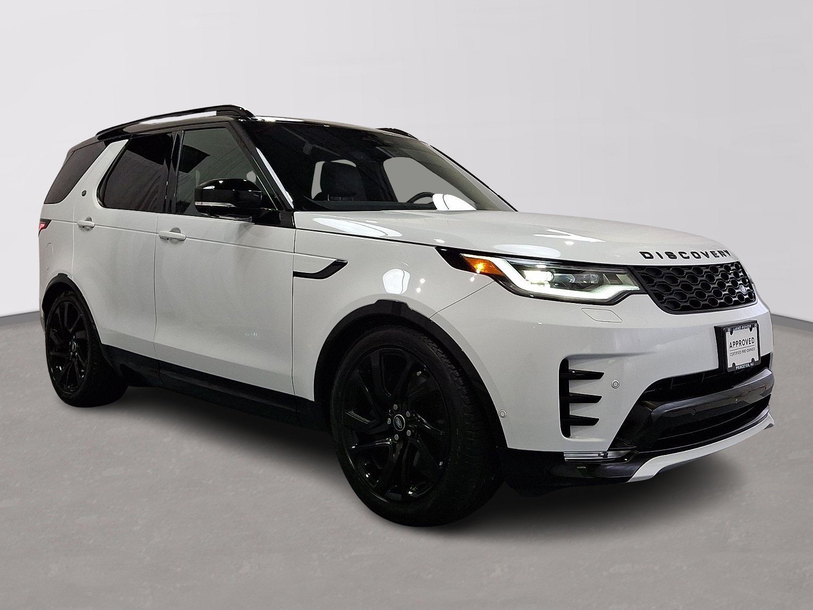 Certified Used 2025 Fuji White Land Rover  image 3