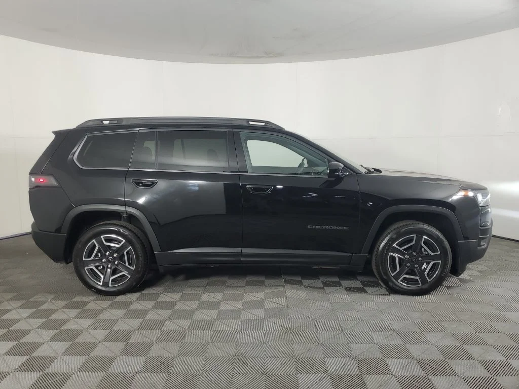 Used 2026 Black Jeep Laredo image 3