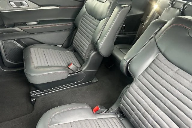 New 2026 Carbonized Gray Metallic Ford ST-Line image 34
