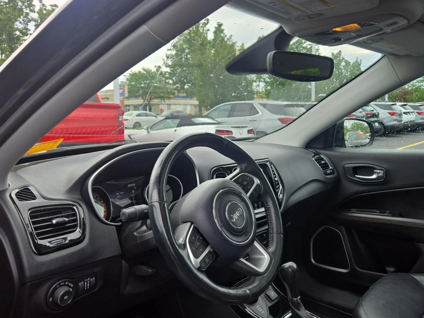 Used 2019  Jeep Limited image 2