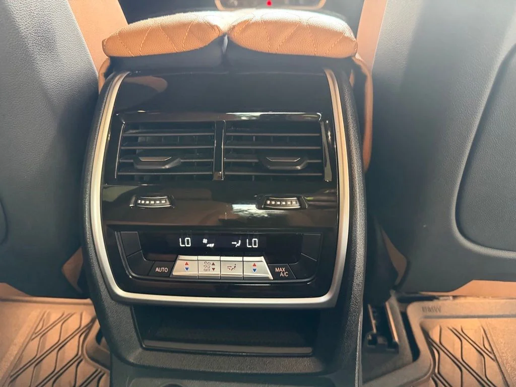 Used 2023 Gray BMW xDrive40i image 31