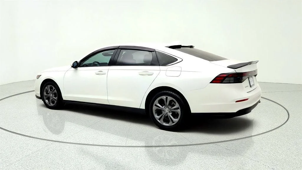 Used 2024 Platinum White Pearl Honda EX CVT image 7