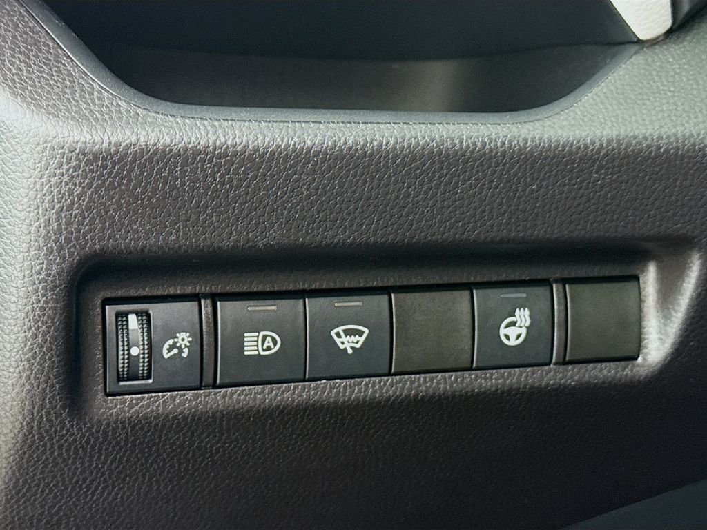 Used 2022 Silver Toyota XLE image 11