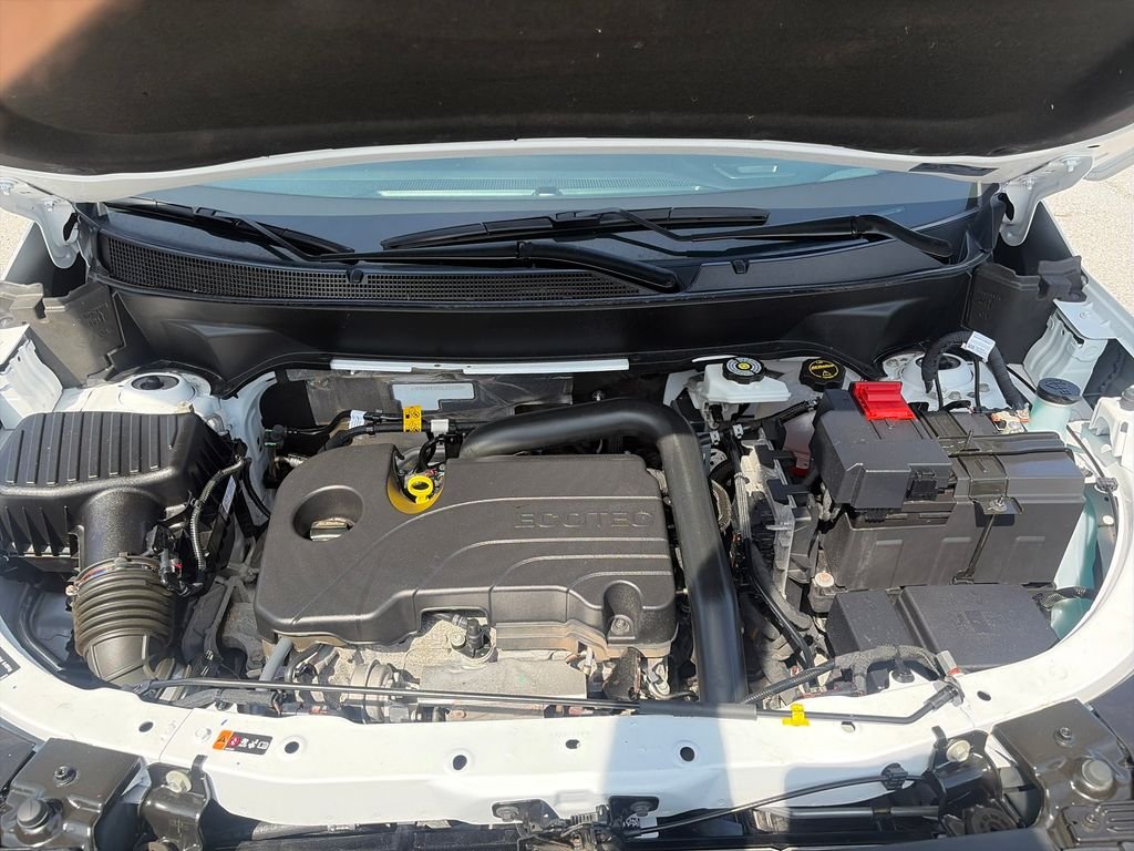 Used 2025 White Chevrolet LT image 21