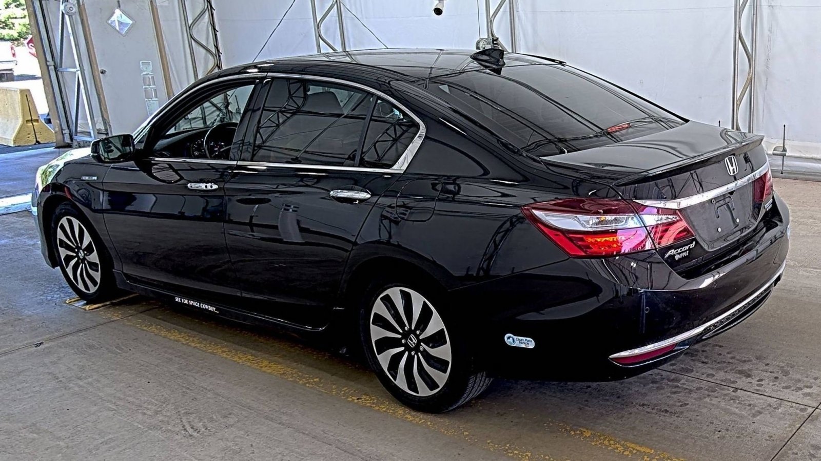 Used 2017 Crystal Black Pearl Honda Touring image 6