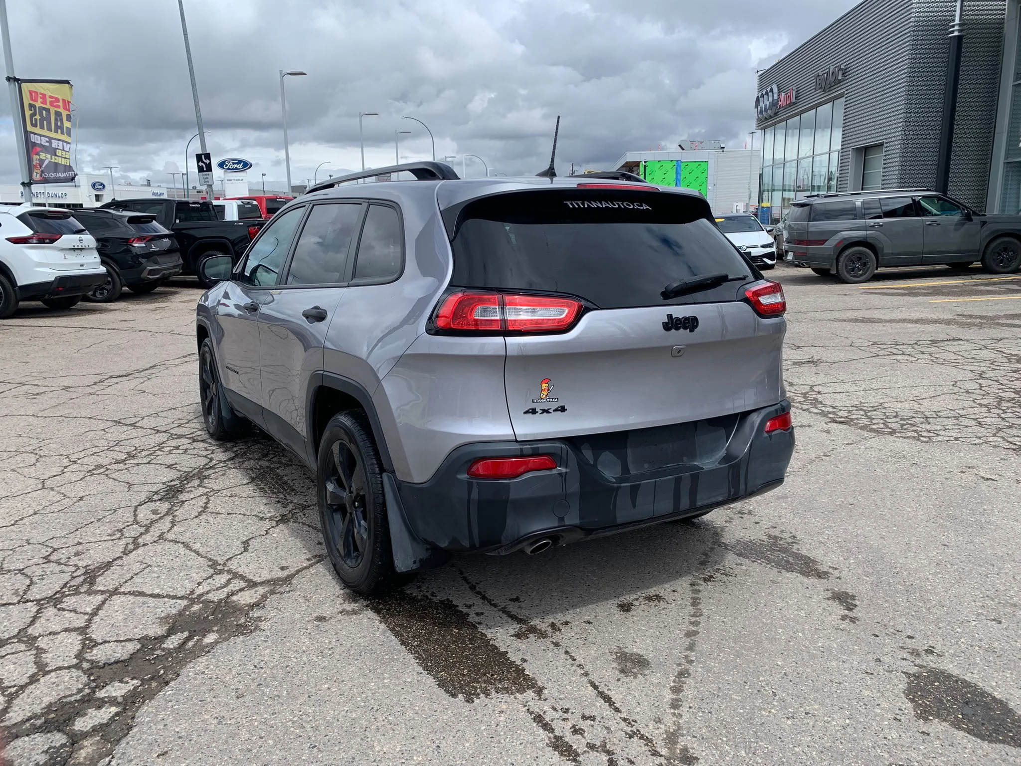 Certified Used 2018 Gray Jeep Sport image 11