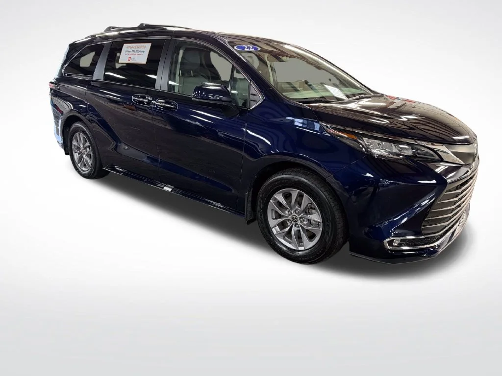 Certified Used 2022  Toyota XLE image 7