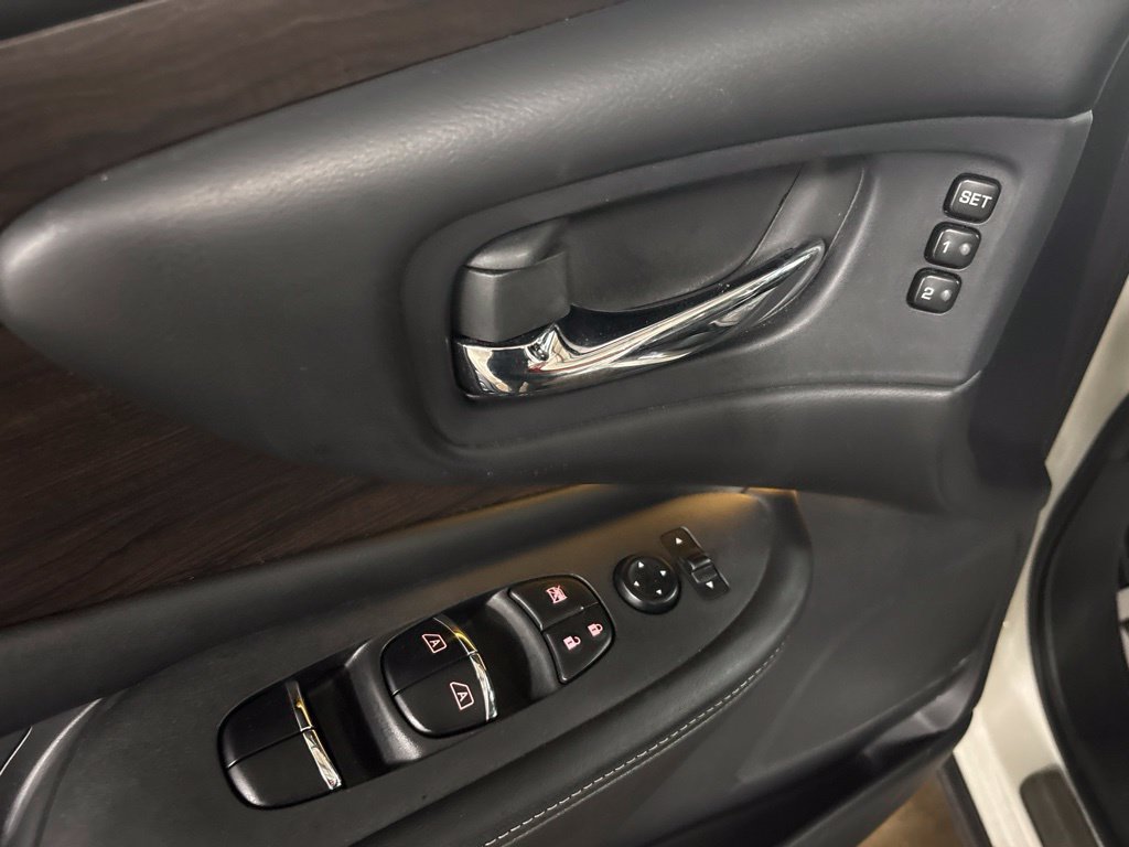 Used 2019 White Nissan Platinum image 31