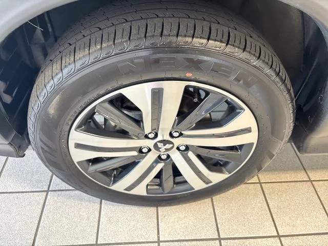 Used 2025 Mercury Gray Metallic Mitsubishi 2.0 ES image 5