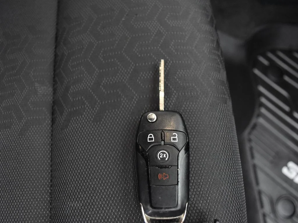 Certified Used 2020 Blue Ford XLT image 28