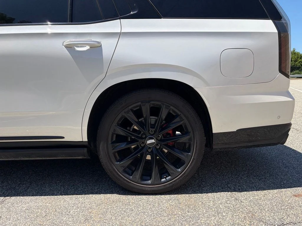 Used 2025 White Cadillac V-Series image 7
