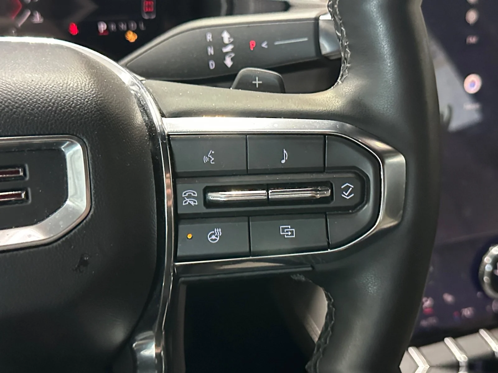 Used 2025 Sterling Metallic GMC AWD Elevation image 27