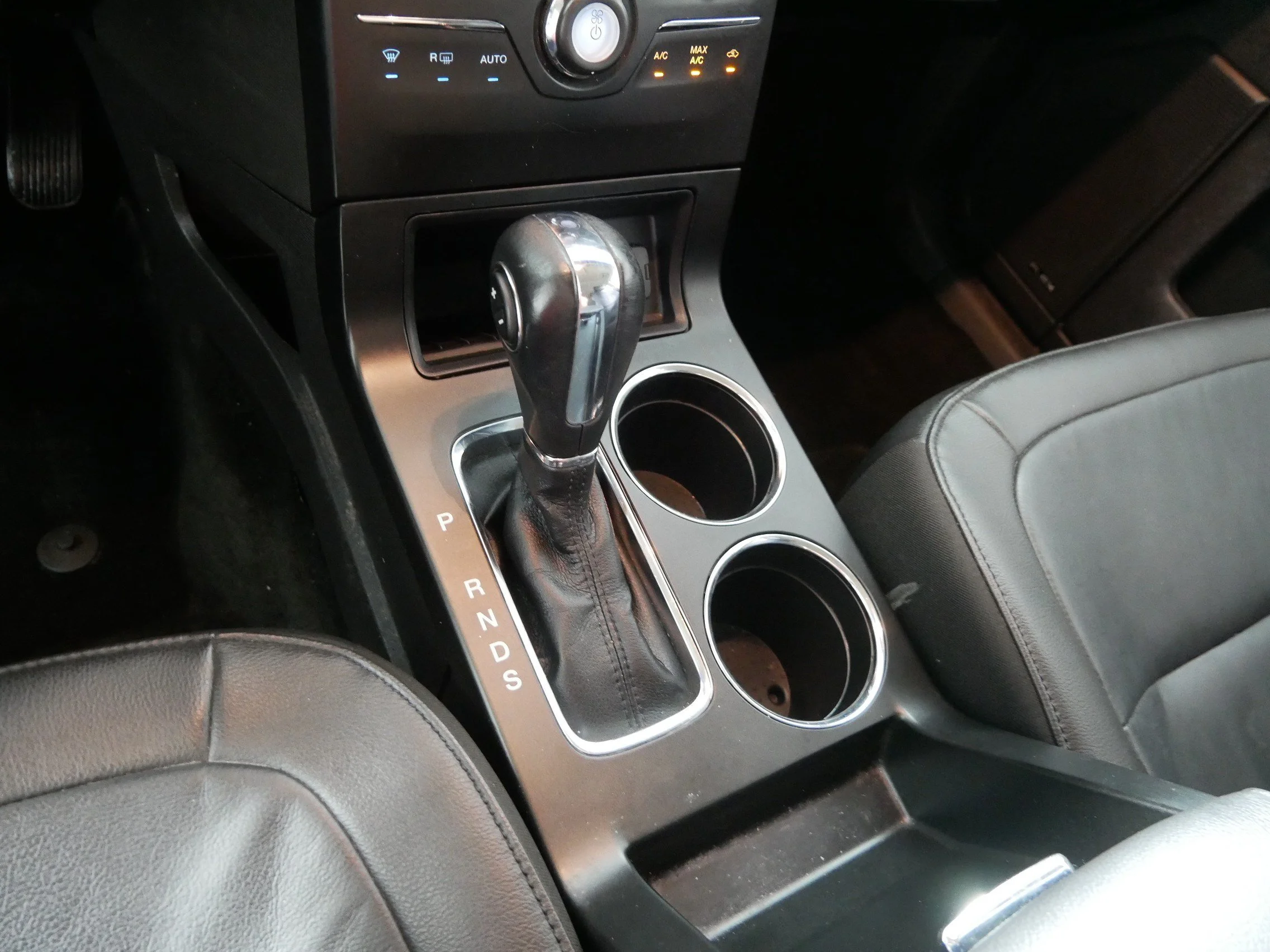 Used 2017 Shadow Black Ford SEL image 24