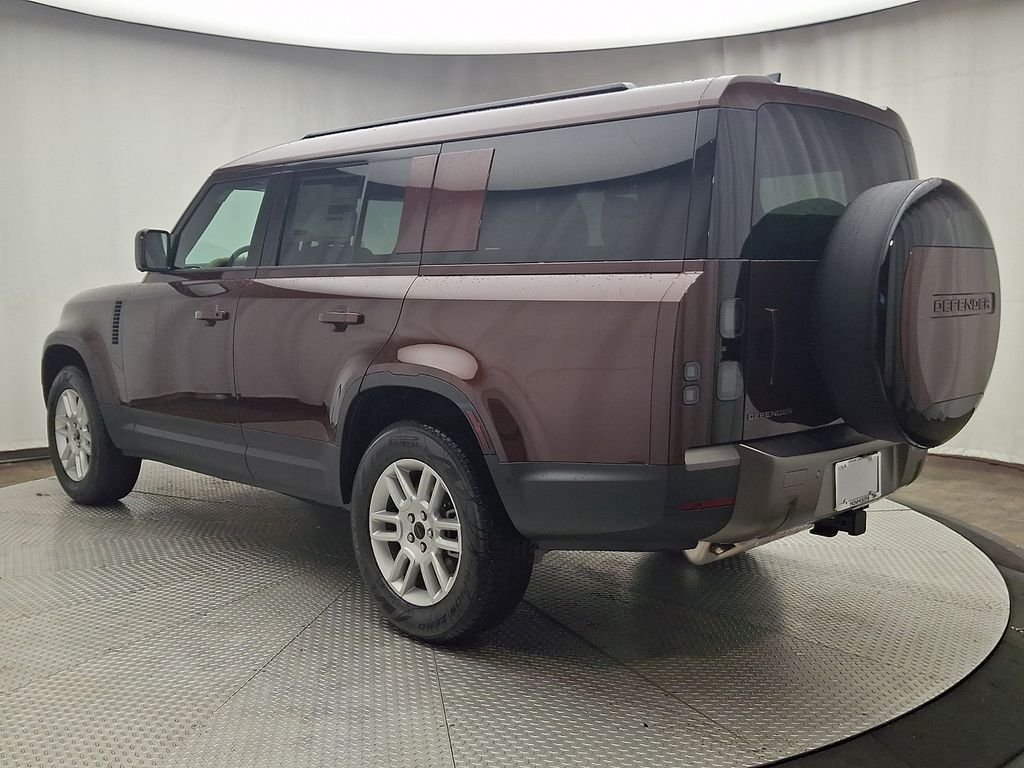 New 2026 Sedona Red Land Rover S image 4
