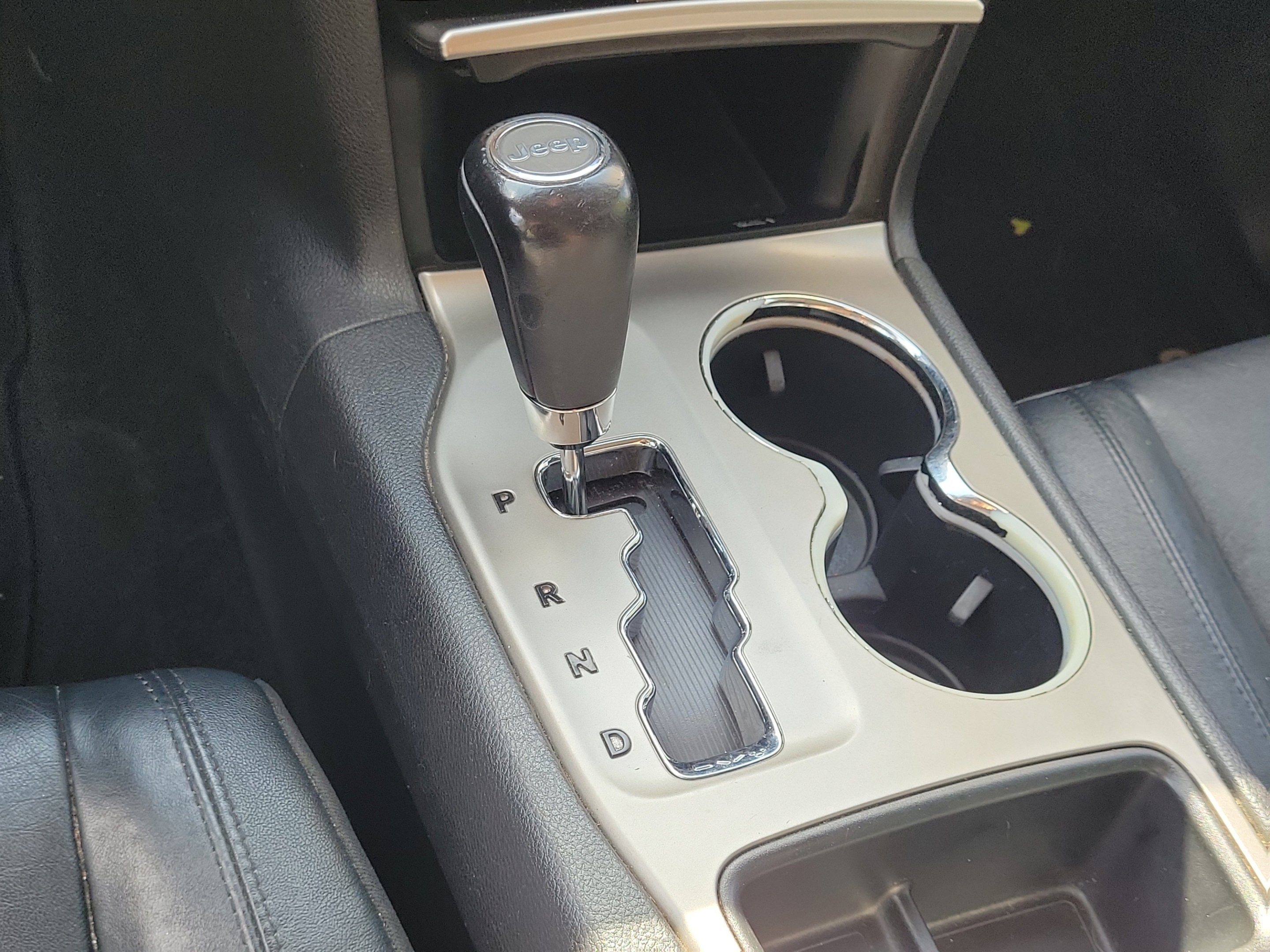 Used 2012 Mineral Gray Metallic Clearcoat Jeep Laredo image 19