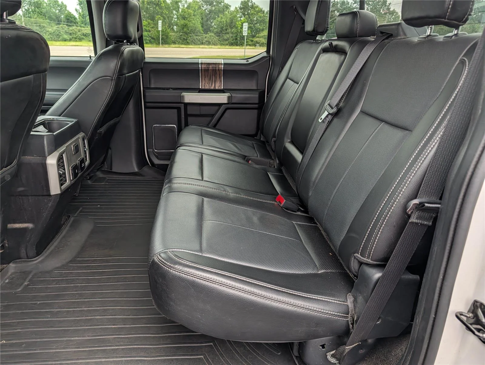 Used 2018 White Platinum Metallic Tri-Coat Ford King-Ranch SuperCrew 5.5-ft. 2WD image 32