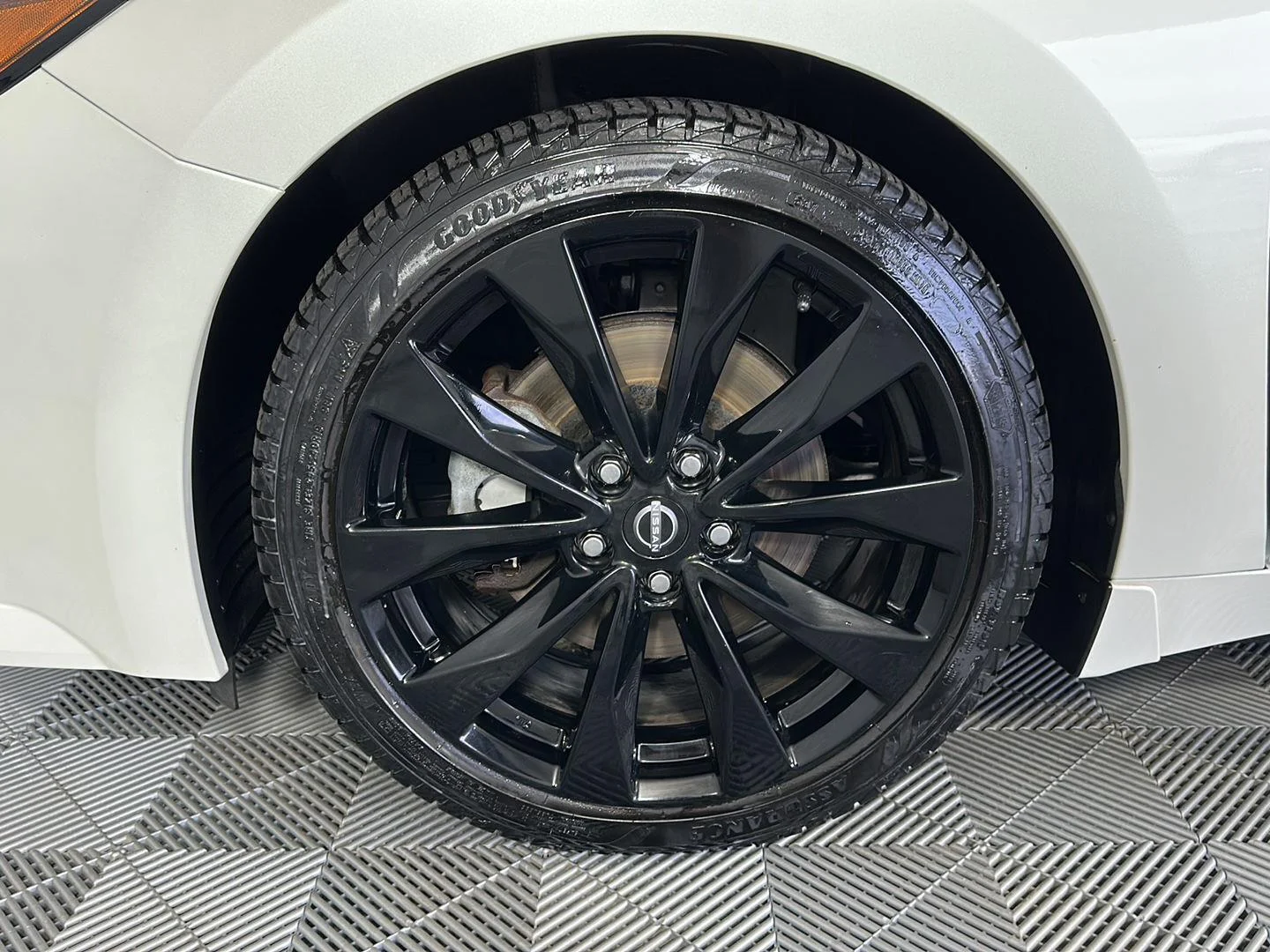 Used 2023 Pearl White Tricoat Nissan SR image 8
