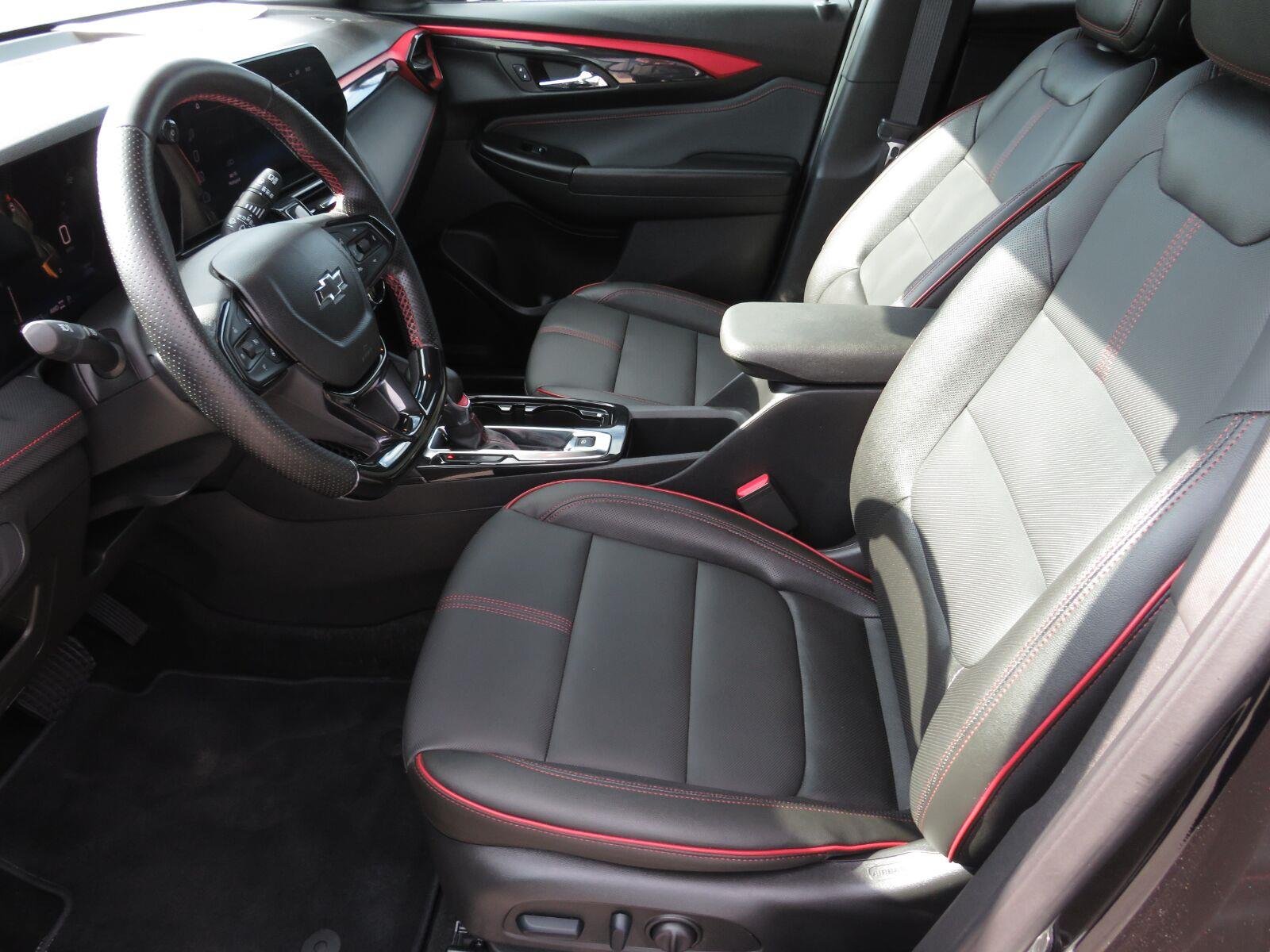 Used 2025 Mosaic Black Metallic Chevrolet RS image 20