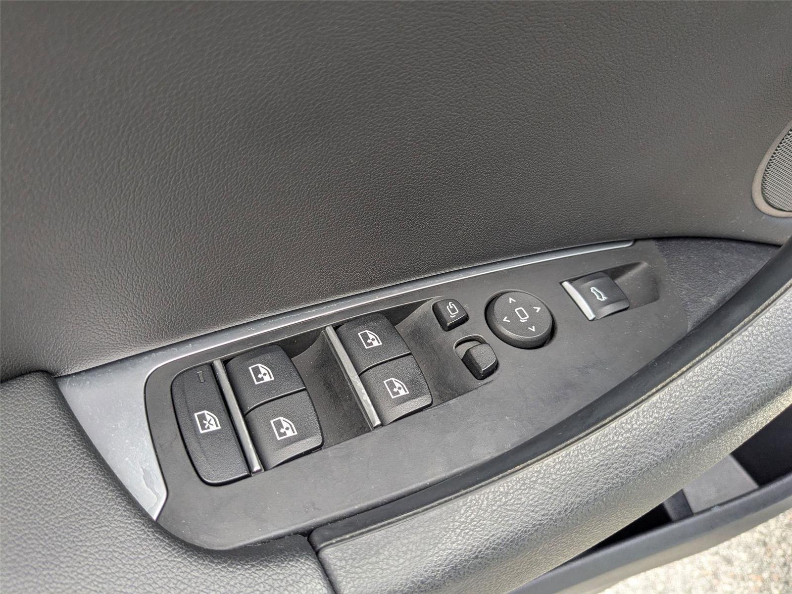 Used 2019 Mineral White Metallic BMW xDrive30i image 13