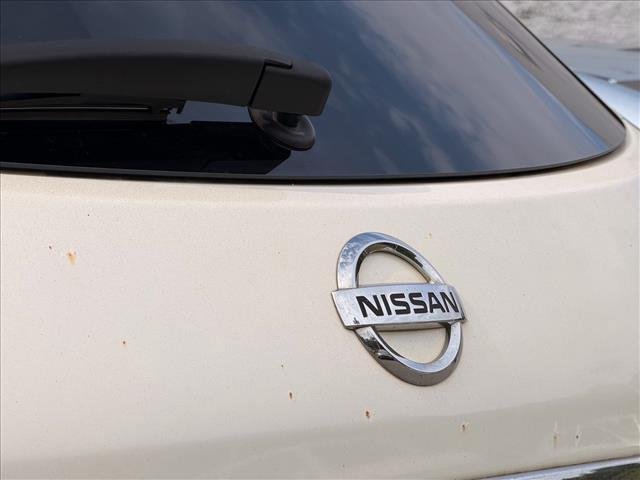 Used 2013 Pearl White Nissan SL image 8