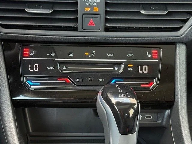 2025 Volkswagen Jetta SE - Photo 20