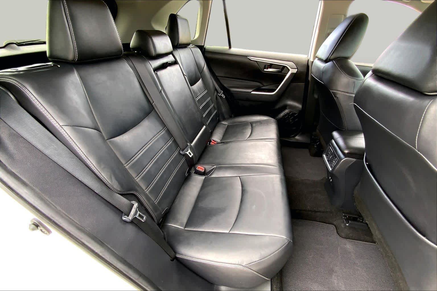 Used 2021 Blizzard Pearl Toyota XLE Premium image 19
