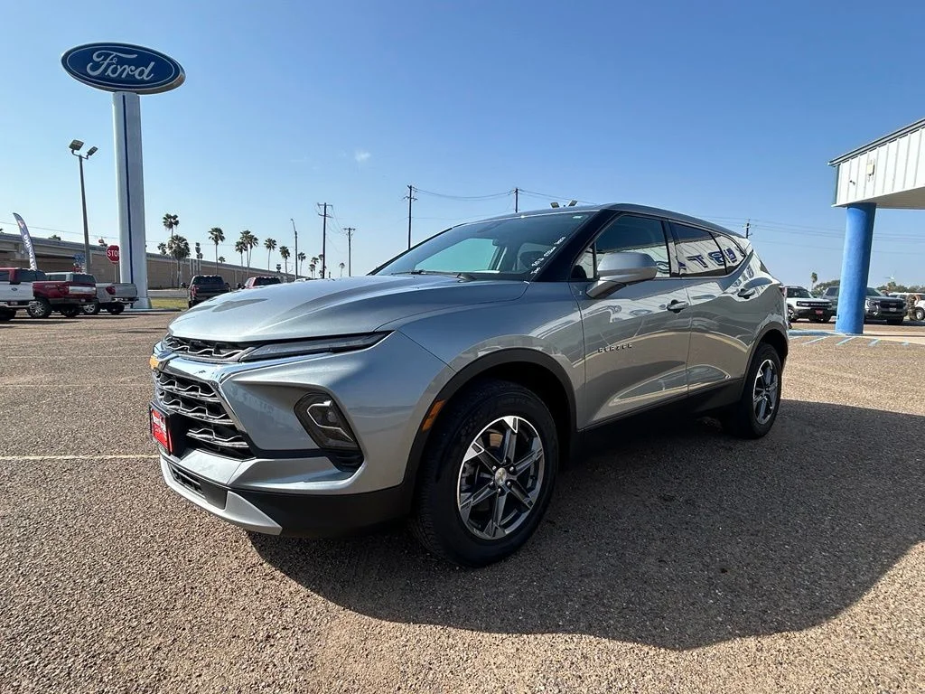 Used 2025 Gray Chevrolet LT image 3