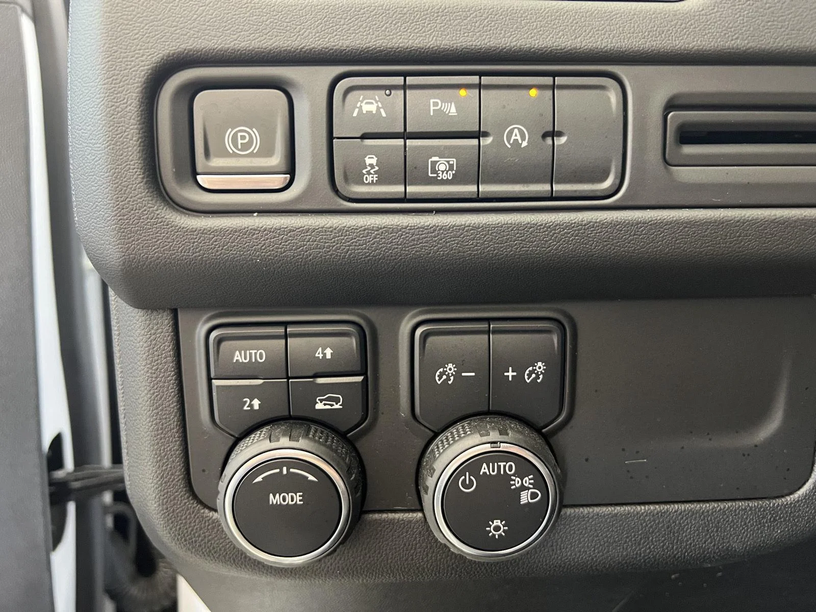 Used 2023 Summit White Chevrolet LT image 9