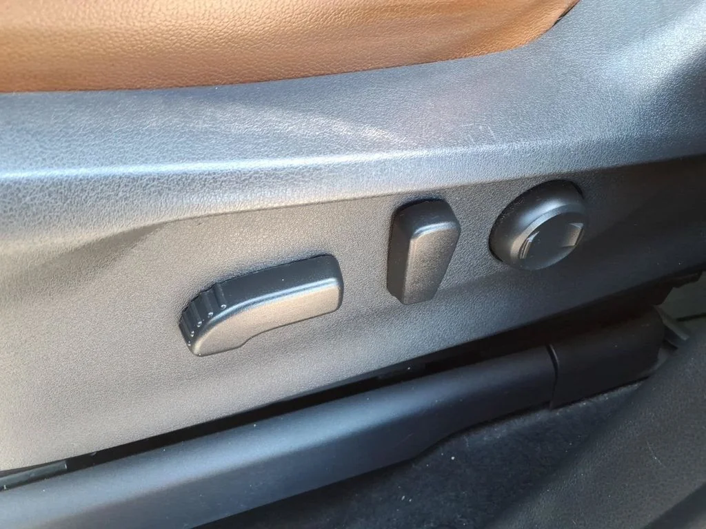 Used 2019 White Subaru Touring image 32