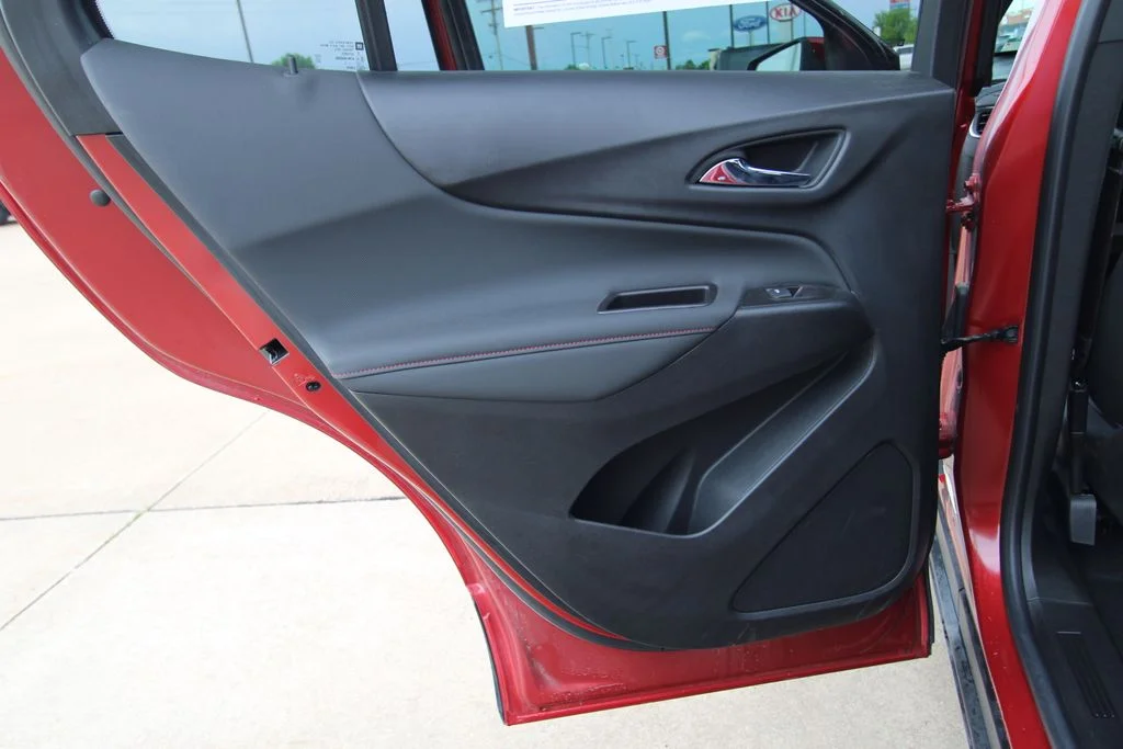 Used 2022  Chevrolet RS image 35