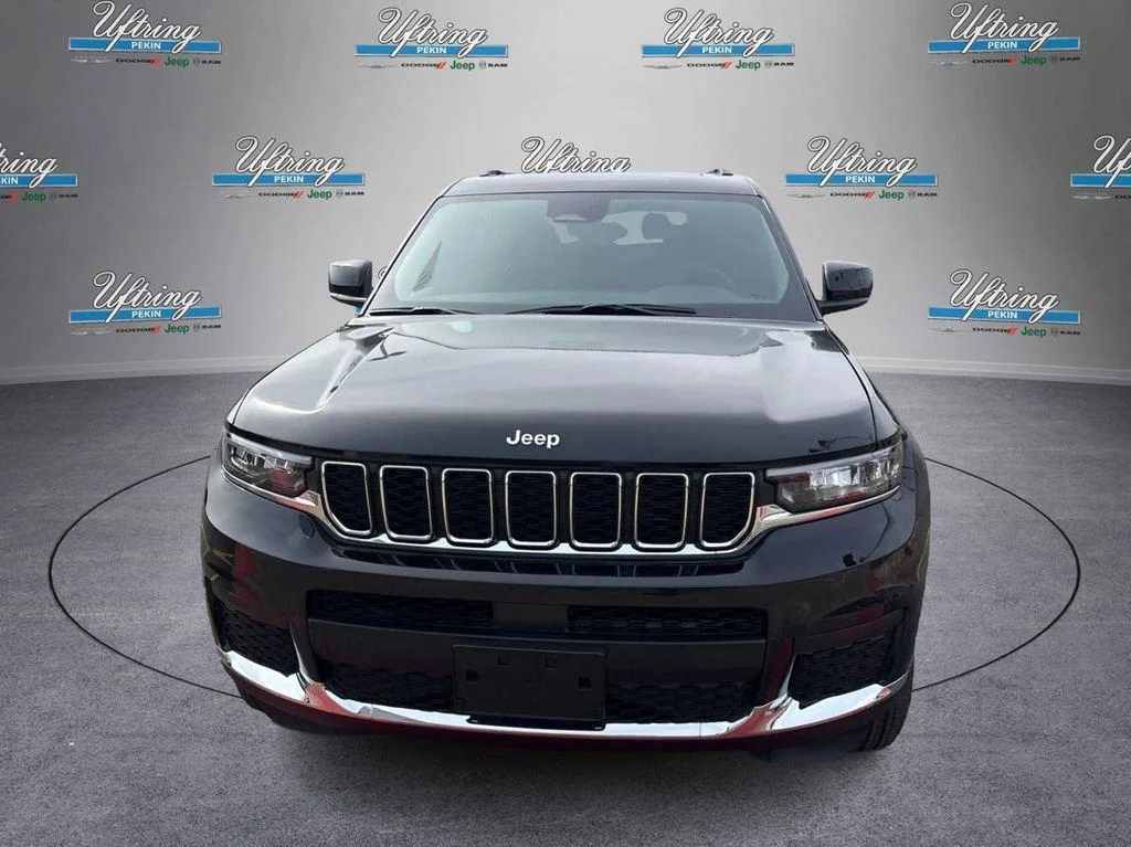 New 2026 Diamond Black Crystal Pearlcoat Jeep Laredo X image 8