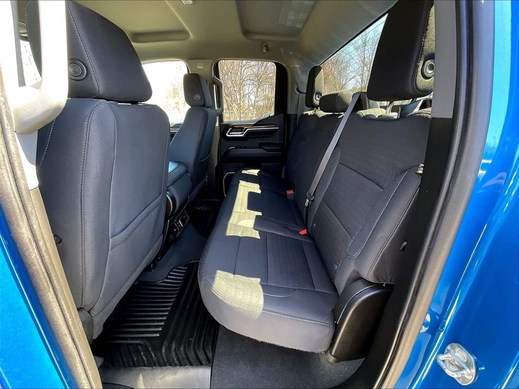 Used 2022 Blue GMC Elevation image 15