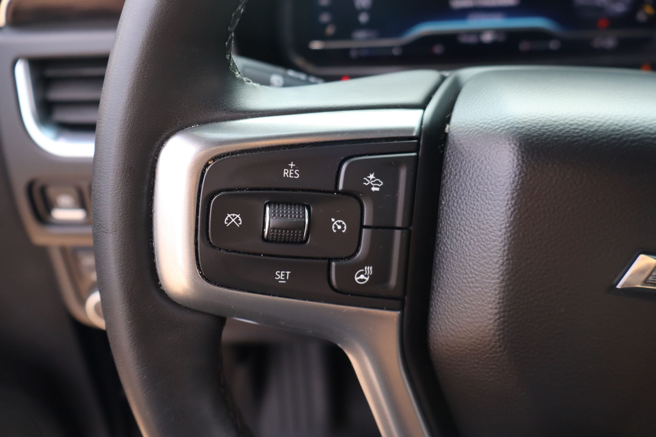Used 2023 Gray Chevrolet Z71 image 15