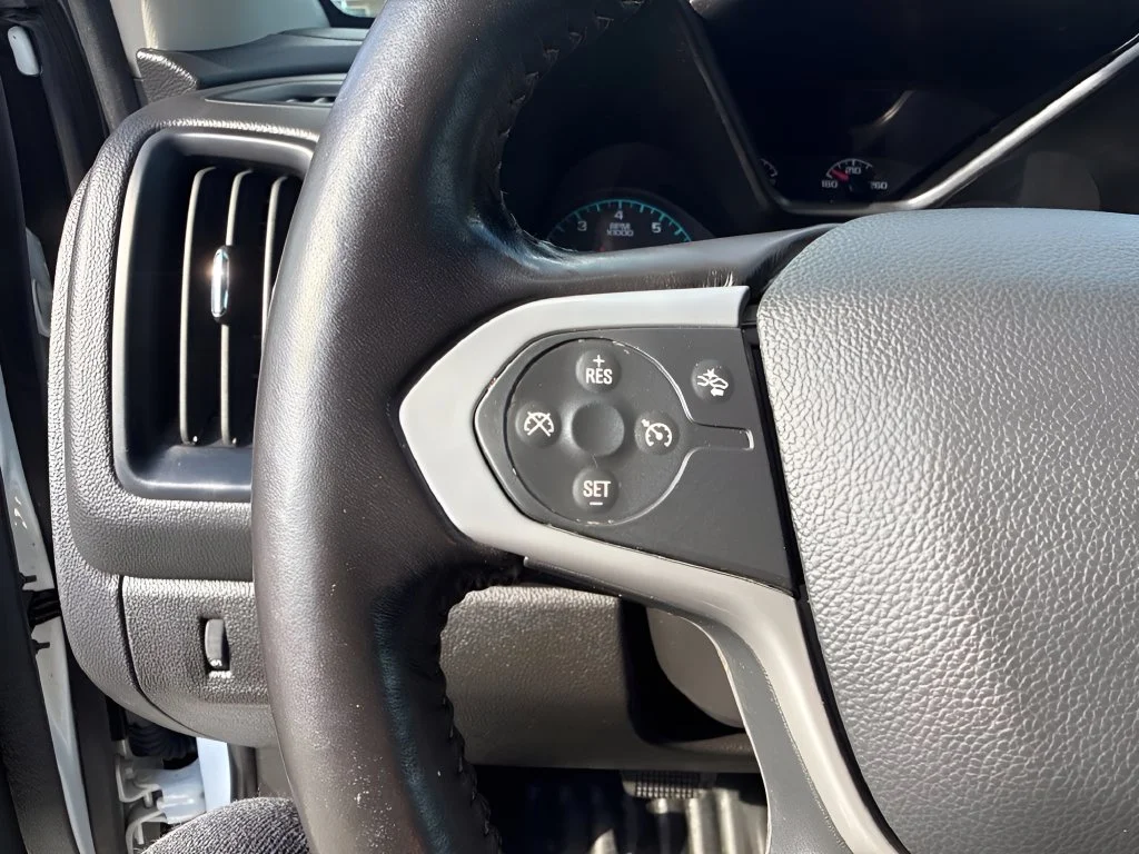 Used 2022 White Chevrolet LT image 14